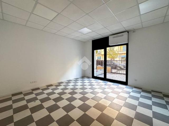 Locale Commerciale in affitto a Nord-Ovest, Brenzone