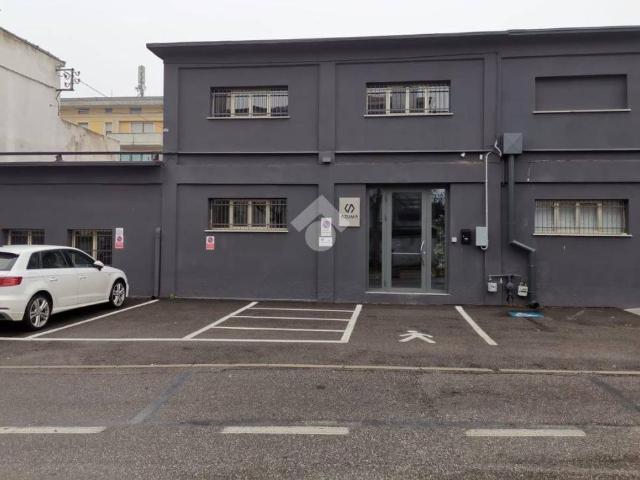 Locale Commerciale in affitto a Sud, Brenzone