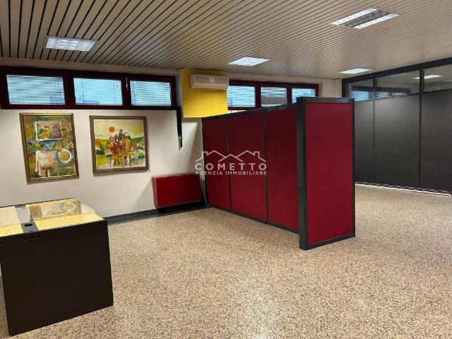 Locale Commerciale in affitto a Sud, Brenzone