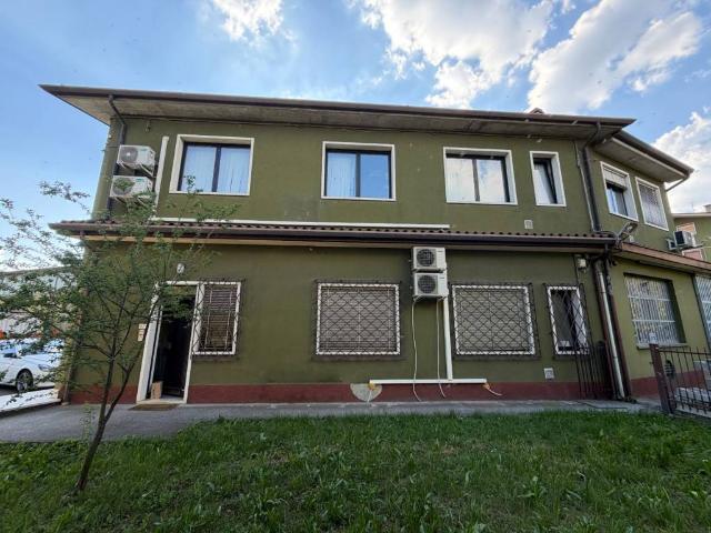 Locale Commerciale in affitto a Sud, Brenzone