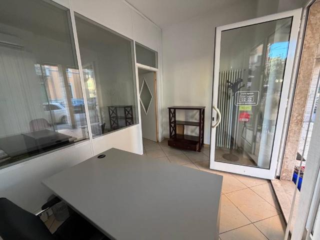 Locale Commerciale in affitto a Nord-Ovest, Brenzone