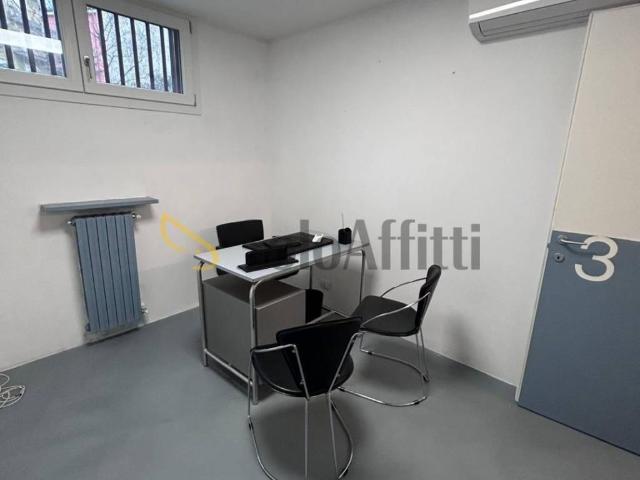 Locale Commerciale in affitto a Quinzano, Brenzone