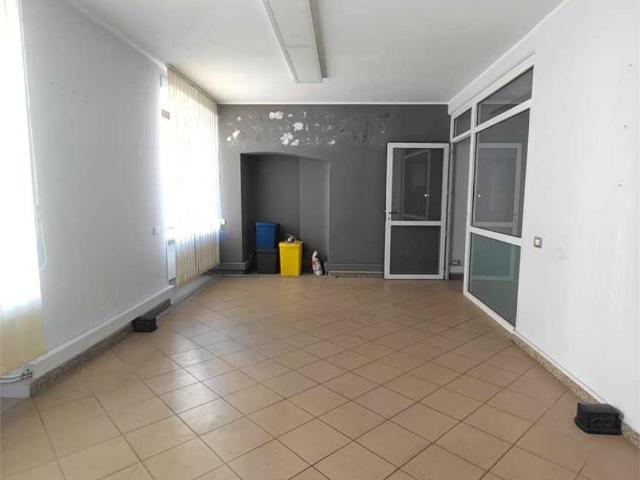 Locale Commerciale in affitto a Torille, Verres