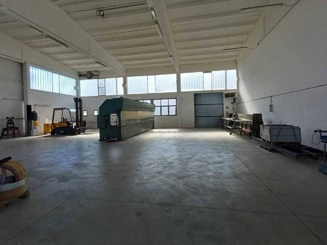 Locale Commerciale in affitto a Unione di comuni Valmarecchia, Verucchio
