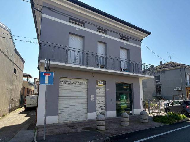 Locale Commerciale in affitto a Unione di comuni Valmarecchia, Verucchio