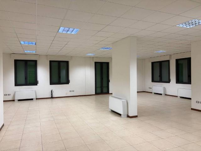 Locale Commerciale in affitto a Verucchio, Reggio Emilia
