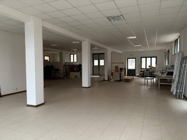 Locale Commerciale in affitto a Verucchio, Reggio Emilia