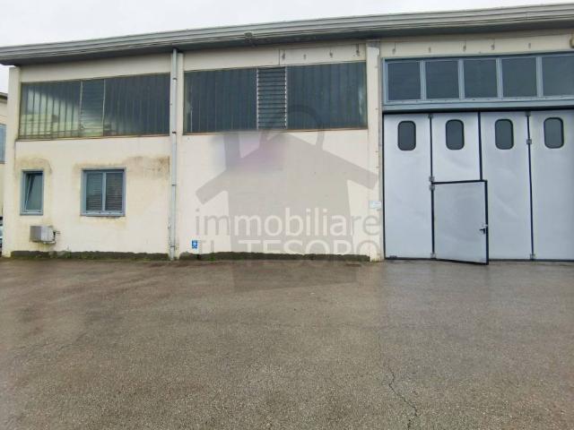 Locale Commerciale in affitto a Unione di comuni Valmarecchia, Verucchio