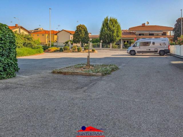 Locale Commerciale in affitto a Verzuolo, Piemonte
