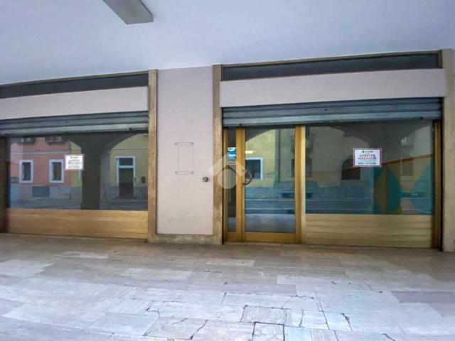 Locale Commerciale in affitto a Comunità montana della Valle Sabbia, Vestone