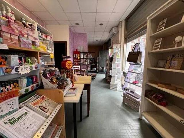 Locale Commerciale in affitto a Prati di Vezzano, Vezzano Ligure