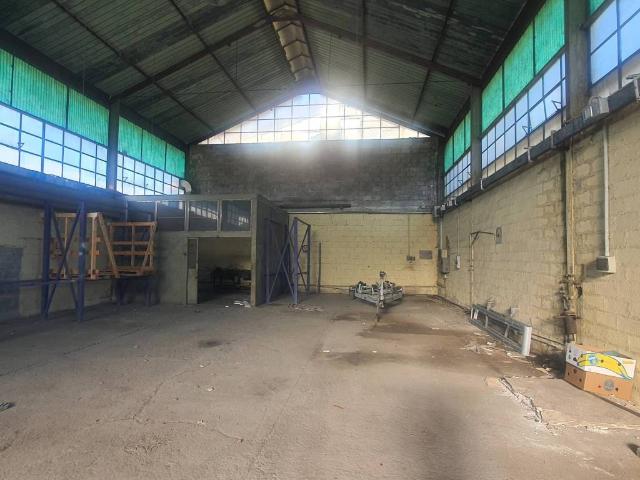 Locale Commerciale in affitto a Vezzano Ligure, Liguria