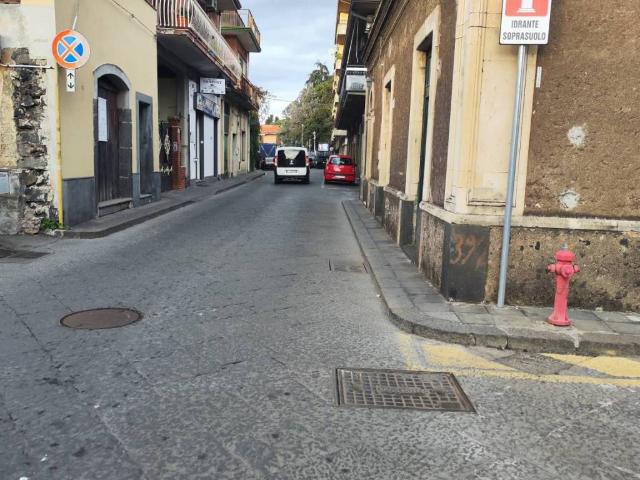 Locale Commerciale in affitto a Viagrande, Sicilia