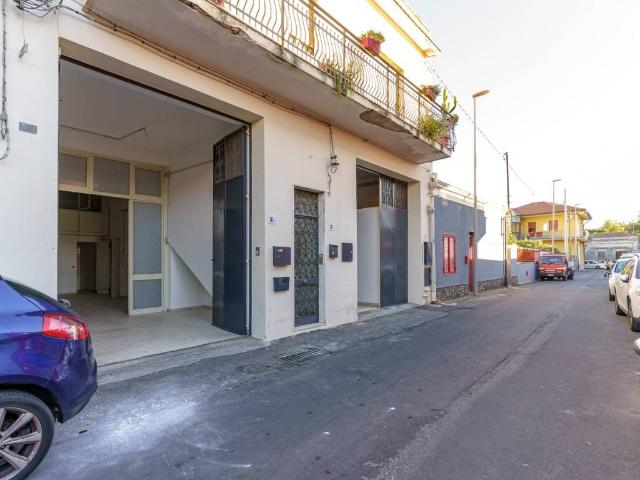 Locale Commerciale in affitto a Viagrande, Sicilia