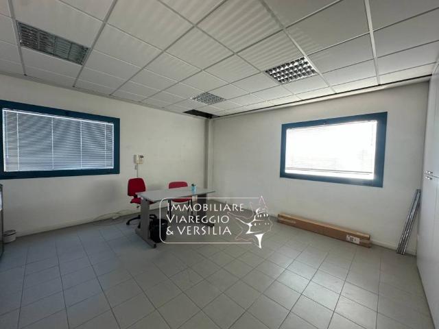Locale Commerciale in affitto a San Rocchino, Massarosa