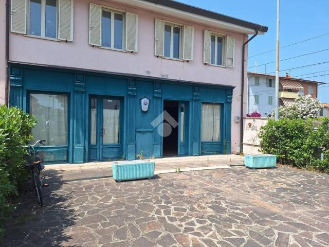 Locale Commerciale in affitto a Torre del Lago Puccini, Viareggio