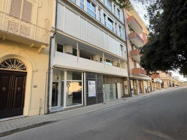 Locale Commerciale in affitto a Viareggio, Toscana