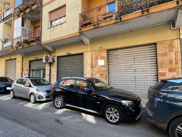 Locale Commerciale in affitto a Calabria, Vibo Valentia