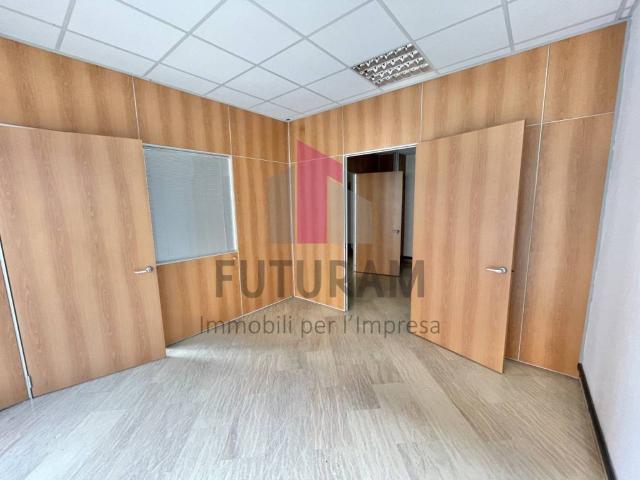 Locale Commerciale in affitto a Vicenza, Veneto