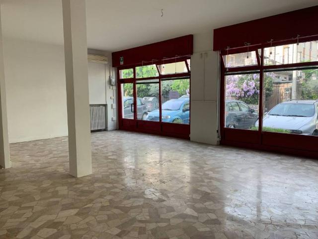 Locale Commerciale in affitto a San Pio X, Vicenza