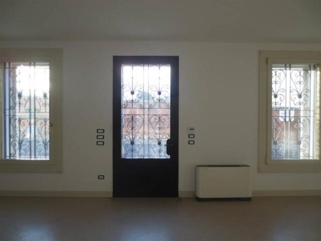 Locale Commerciale in affitto a San Biagio, Vicenza
