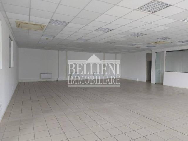 Locale Commerciale in affitto a Vicenza, Veneto