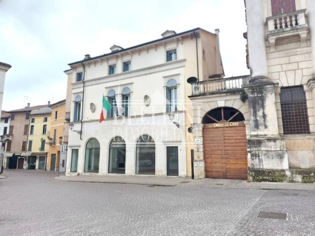 Locale Commerciale in affitto a Vicenza, Veneto