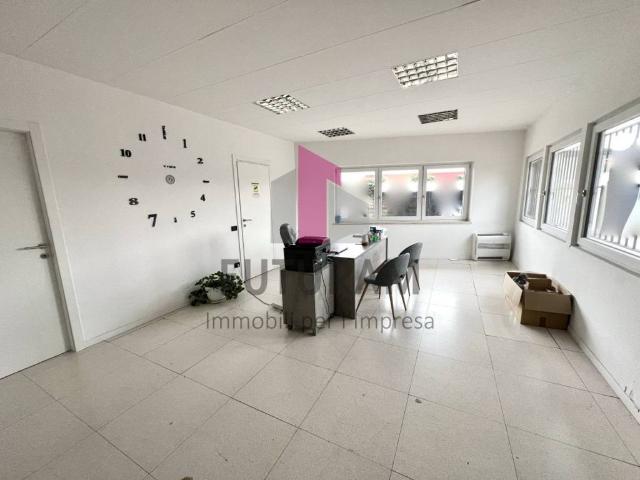 Locale Commerciale in affitto a San Lazzaro, Vicenza