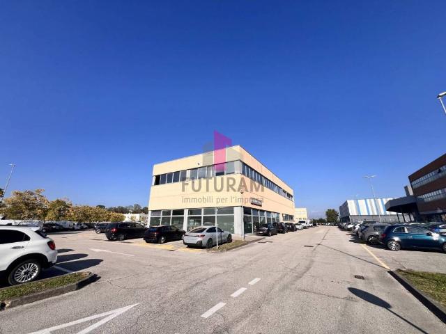 Locale Commerciale in affitto a Vicenza, Veneto