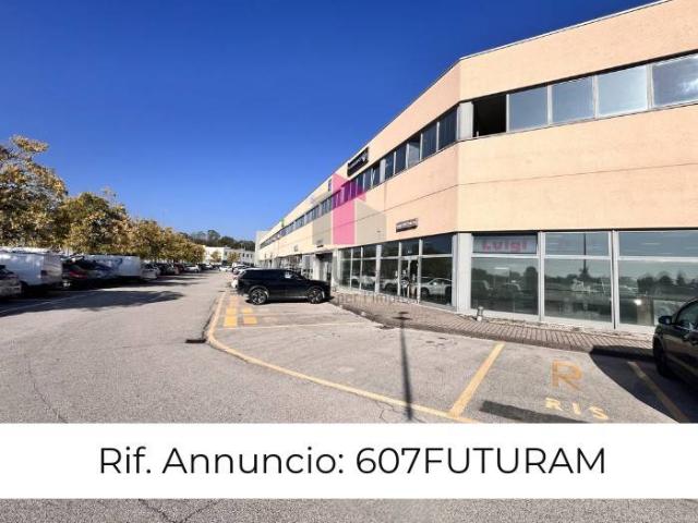 Locale Commerciale in affitto a Vicenza, Veneto