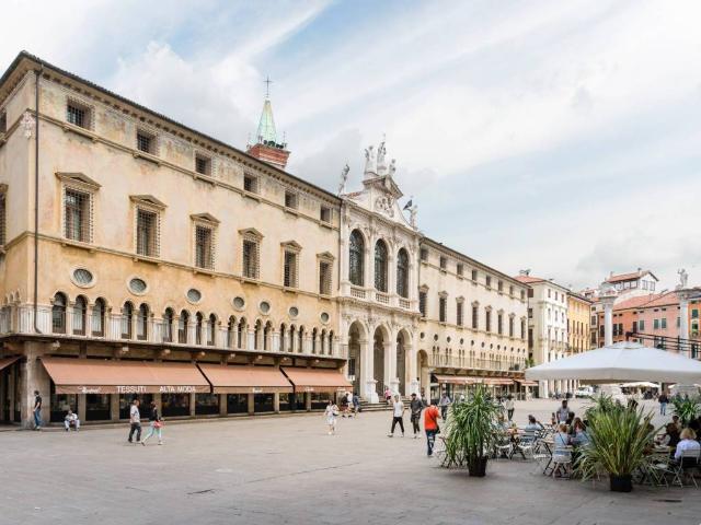 Locale Commerciale in affitto a Vicenza, Veneto