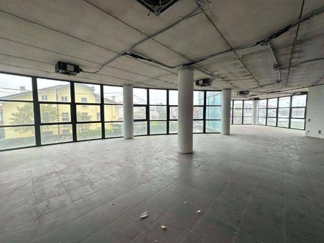 Locale Commerciale in affitto a San Pio X, Vicenza