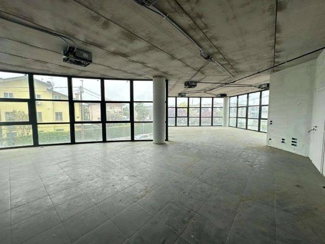 Locale Commerciale in affitto a San Pio X, Vicenza