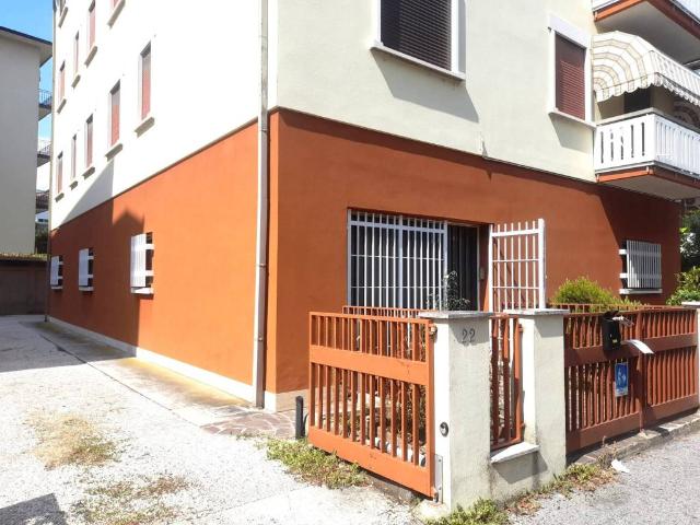 Locale Commerciale in affitto a Vicenza, Veneto