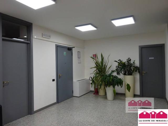 Locale Commerciale in affitto a Vicenza, Veneto