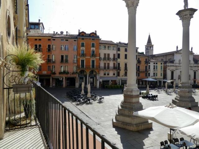Locale Commerciale in affitto a Vicenza, Veneto