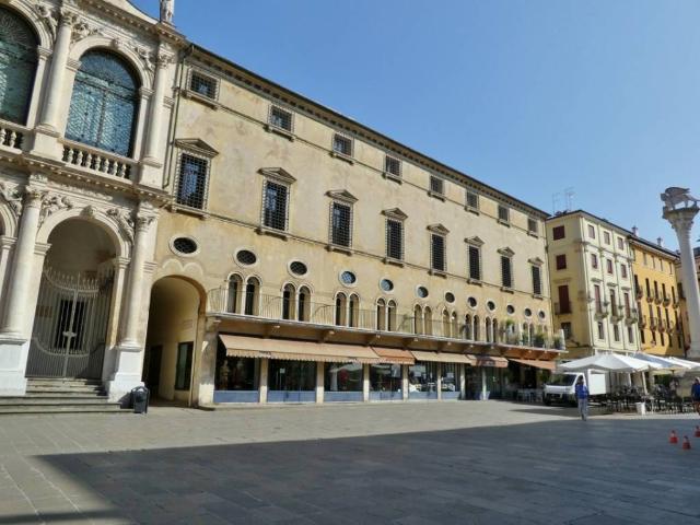 Locale Commerciale in affitto a Vicenza, Veneto