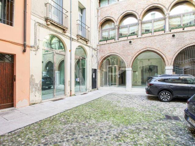 Locale Commerciale in affitto a San Biagio, Vicenza