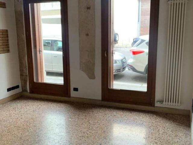 Locale Commerciale in affitto a Borgo Berga, Vicenza