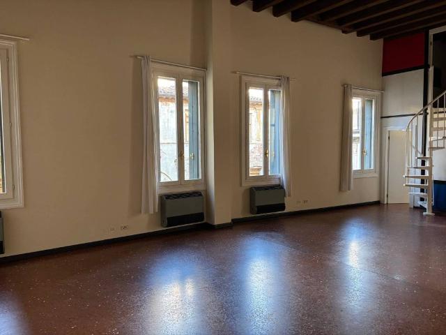 Locale Commerciale in affitto a San Biagio, Vicenza