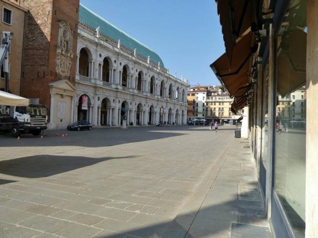 Locale Commerciale in affitto a Vicenza, Veneto