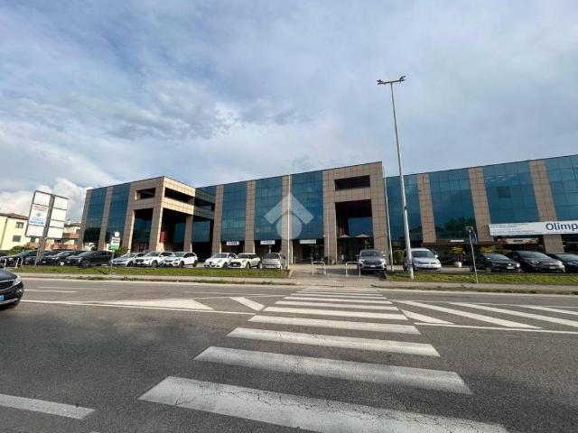 Locale Commerciale in affitto a Vicenza, Veneto
