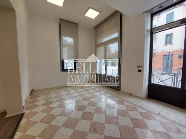 Locale Commerciale in affitto a Borgo Berga, Vicenza