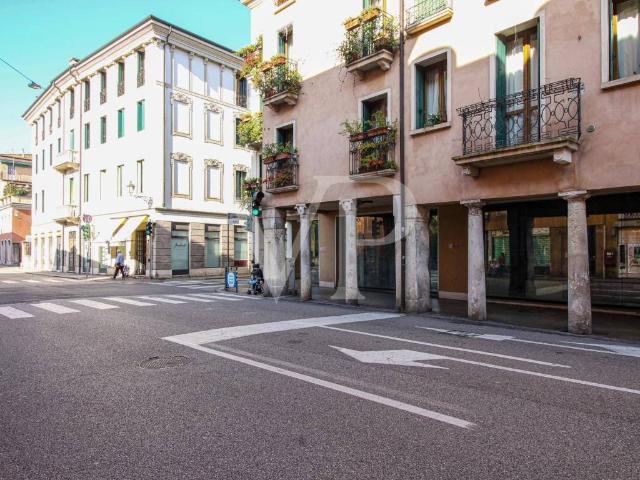 Locale Commerciale in affitto a Vicenza, Veneto