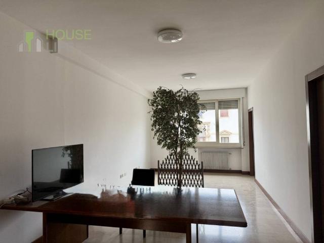 Locale Commerciale in affitto a San Lazzaro, Vicenza