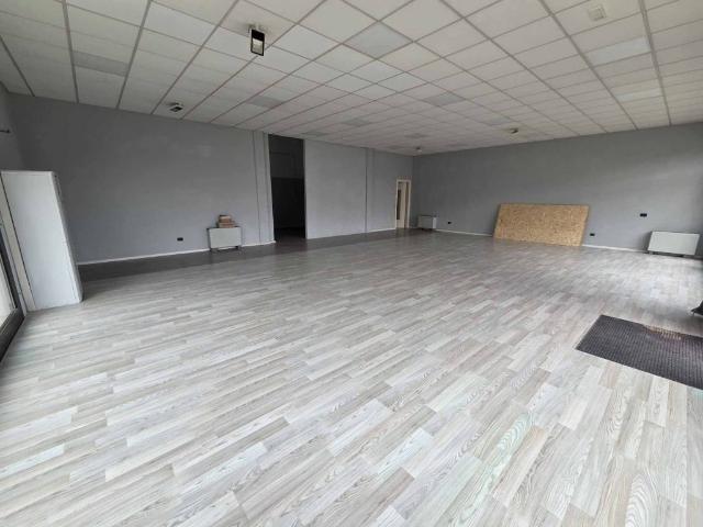 Locale Commerciale in affitto a Cattane, Vicenza