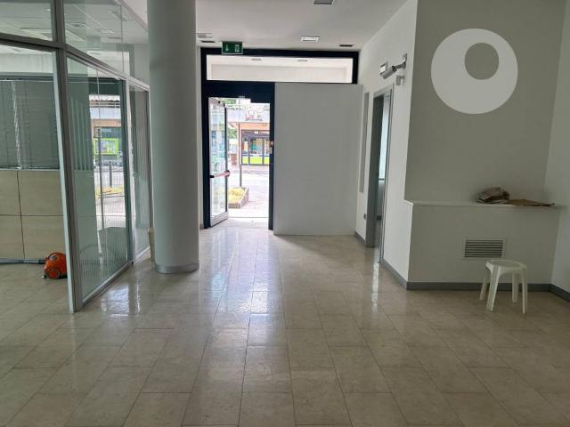 Locale Commerciale in affitto a Vicenza, Veneto