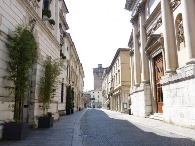 Locale Commerciale in affitto a San Biagio, Vicenza