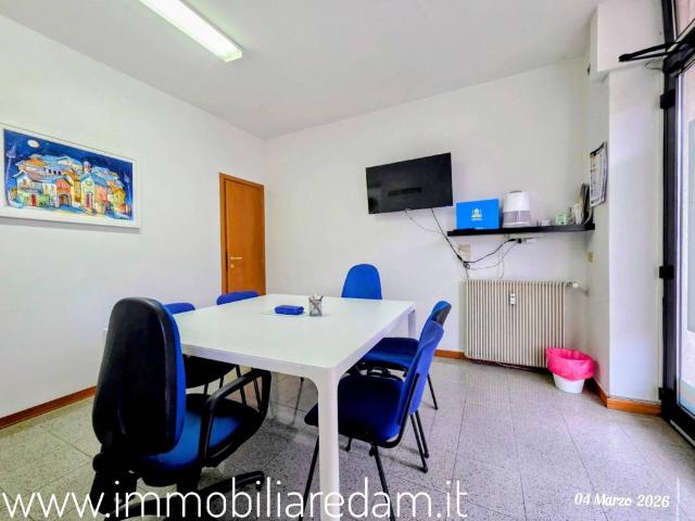 Locale Commerciale in affitto a Santa Bertilla, Vicenza