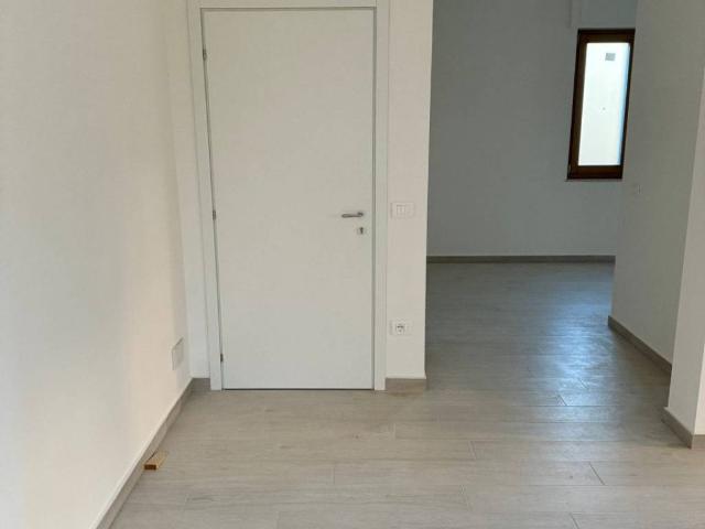 Locale Commerciale in affitto a Olmo, Creazzo